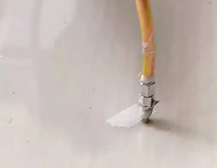 洮北瓷砖空鼓维修公司专业解答在瓷砖铺贴过程中，如果使用的砂料过粗（如全部使用了粗砂），可能会导致以下问题